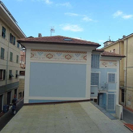 Appartamento Stella Marina In Pieno Centro Di Pietra Ligure Sulla Passeggiata E A Un Passo Dal Mare Dış mekan fotoğraf