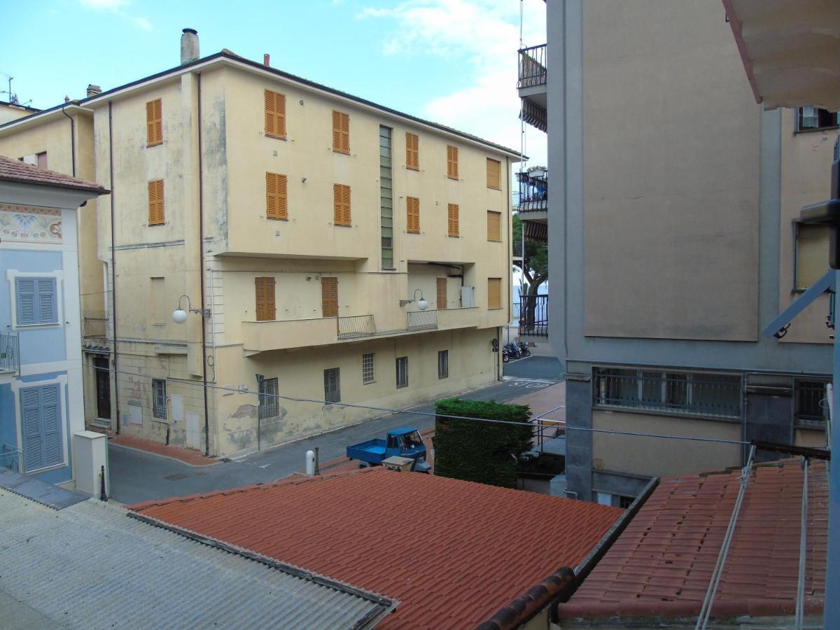 Appartamento Stella Marina In Pieno Centro Di Pietra Ligure Sulla Passeggiata E A Un Passo Dal Mare Dış mekan fotoğraf